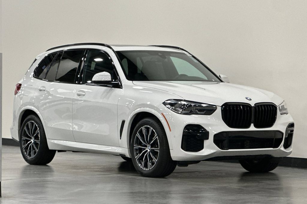 Certified 2023 BMW X5 xDrive40i w/ M Sport Package AWD/4WD image 2