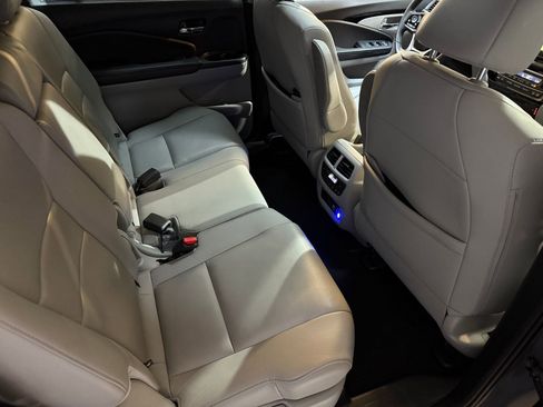 Used 2021 Honda Pilot Touring image 46