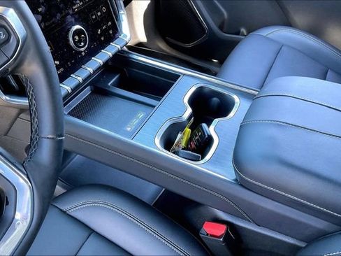 Used 2024 GMC Acadia Elevation w/ Luxury Package image 13