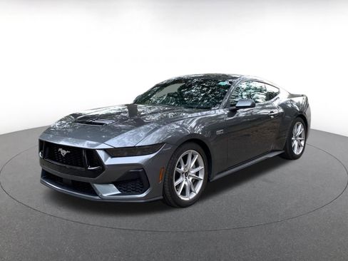 Used 2025 Ford Mustang GT Premium image 3