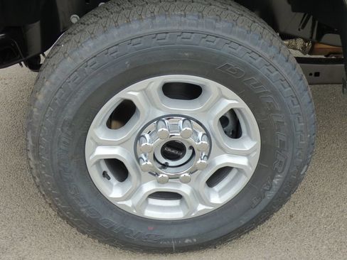 New 2026 Ford F350 XLT w/ FX4 Off-Road Package AWD/4WD image 4