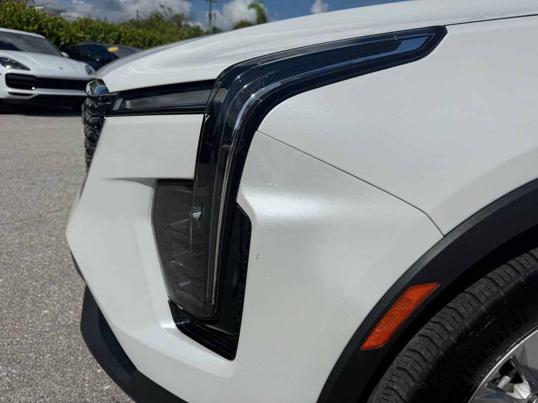 Used 2024 Cadillac XT4 Luxury FWD image 2