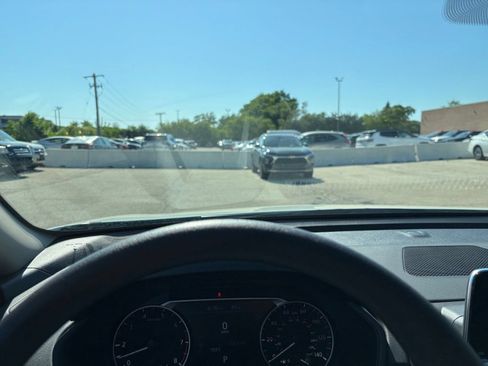 Used 2025 Nissan Altima 2.5 SV FWD image 27