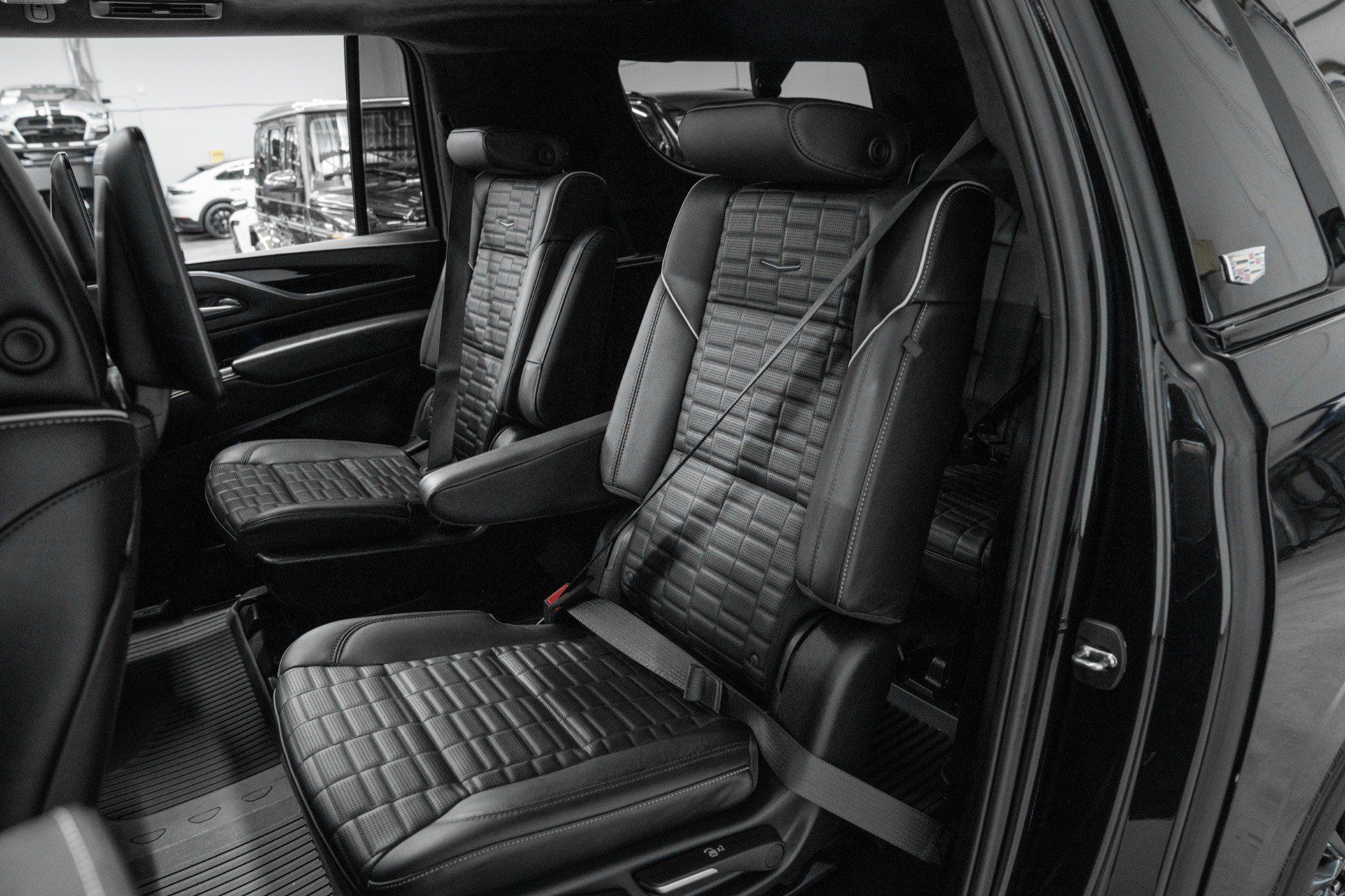 Used 2024 Cadillac Escalade ESV V w/ LPO, Floor Liner Package AWD/4WD image 15