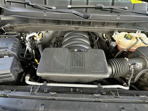 Used 2021 Chevrolet Suburban LT AWD/4WD image 32