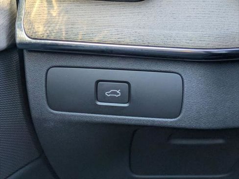 Used 2025 Volvo XC90 B6 Plus w/ Protection Package Premier image 21