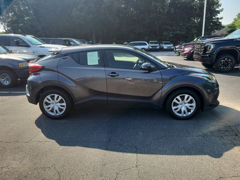 Used 2020 Toyota C-HR LE FWD image 4