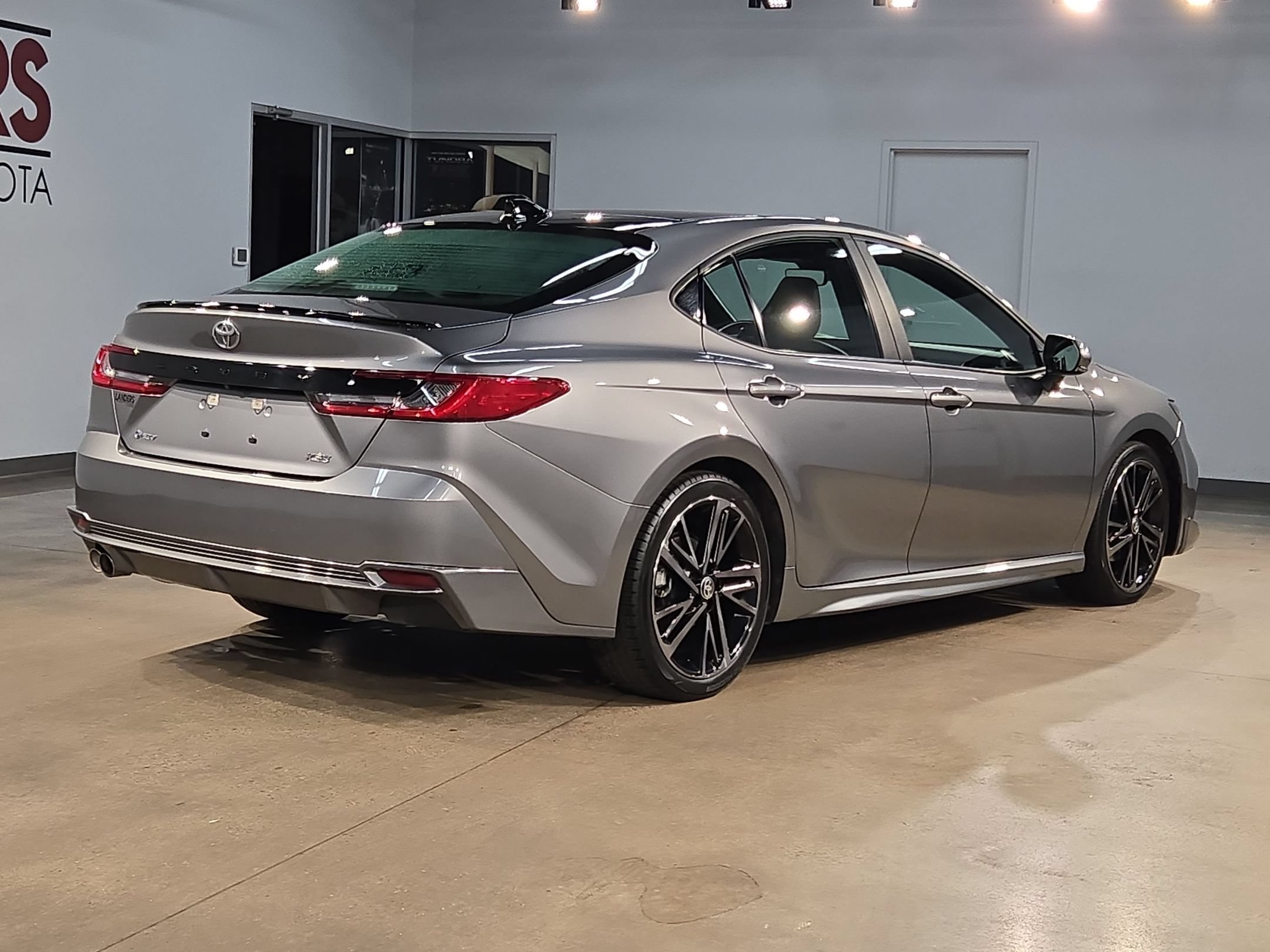 Used 2025 Toyota Camry XSE FWD image 7