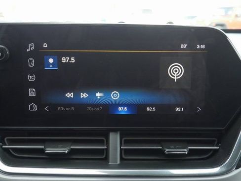 Used 2025 Chevrolet Trax ACTIV w/ Sunroof Package image 21