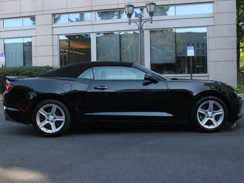 Used 2021 Chevrolet Camaro LT w/ Technology Package image 6