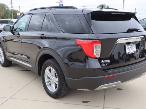 Used 2023 Ford Explorer XLT w/ Equipment Group 202A image 8