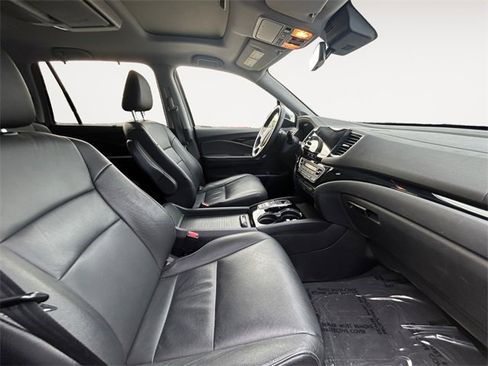 Used 2022 Honda Pilot Touring image 14