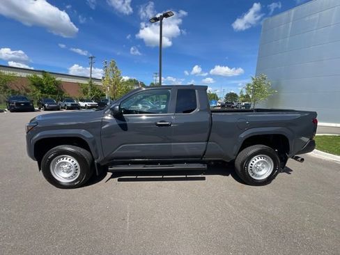Used 2025 Toyota Tacoma SR w/ SR Upgrade Package AWD/4WD image 8