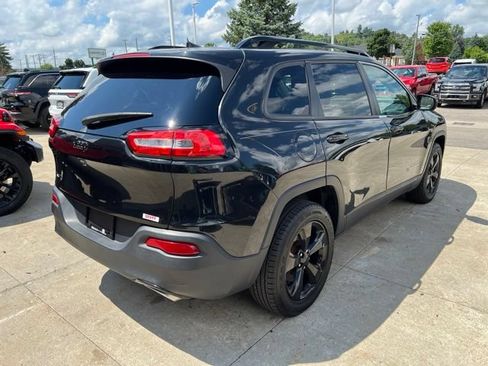 Used 2016 Jeep Cherokee Latitude w/ Comfort/Convenience Group AWD/4WD image 6
