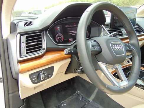 Used 2022 Audi Q5 2.0T Premium Plus w/ Premium Plus Package AWD/4WD image 19