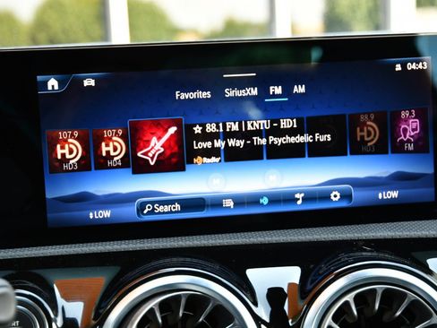 Used 2025 Mercedes-Benz CLA 250 4MATIC image 27