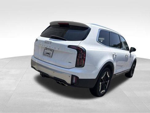 Certified 2024 Kia Telluride EX w/ EX Captain's Chair Package AWD/4WD image 9