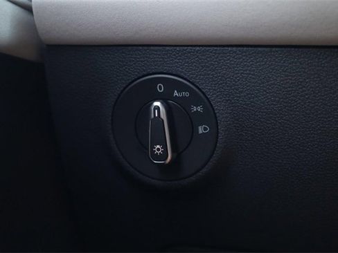 New 2025 Volkswagen Taos SE image 20