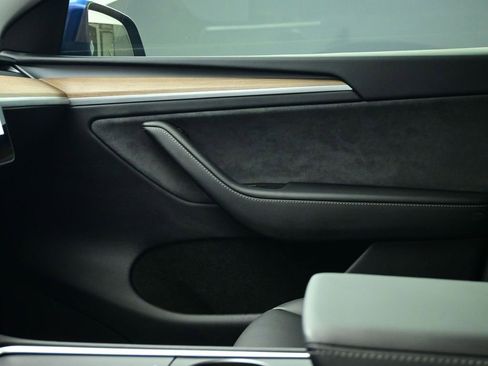 Used 2025 Tesla Model Y Long Range image 49