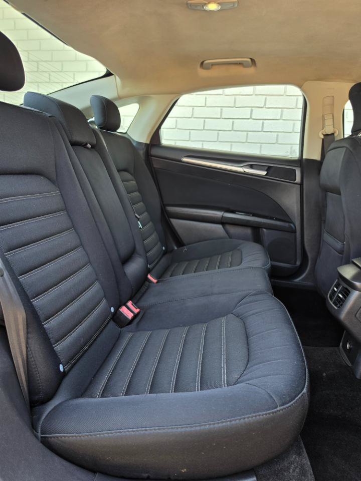 Used 2015 Ford Fusion SE FWD image 13