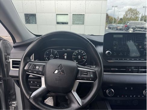 Used 2023 Mitsubishi Outlander SEL image 14