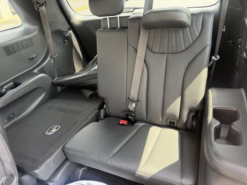Used 2023 Hyundai Palisade Limited w/ Cargo Package FWD image 16