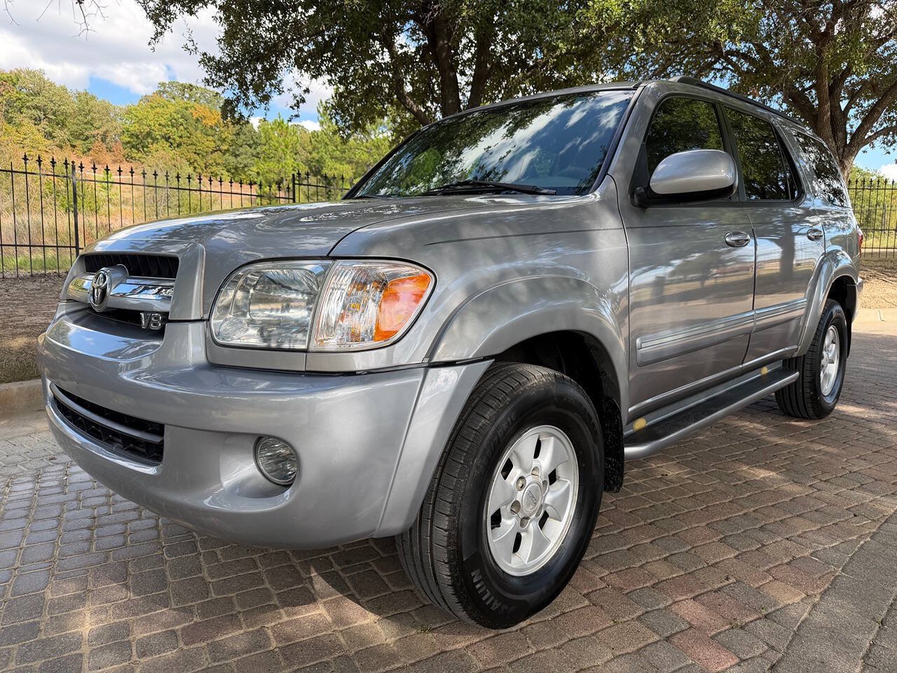 Used 2005 Toyota Sequoia SR5 w/ Towing Pkg RWD image 10