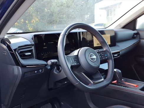 Used 2025 Nissan Kicks SR image 12