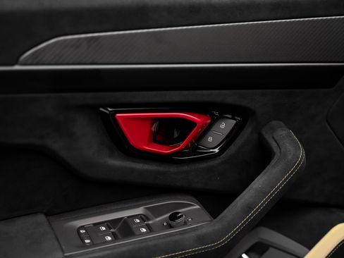 Used 2024 Lamborghini Urus Performante AWD/4WD image 60
