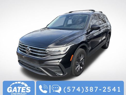 Used 2022 Volkswagen Tiguan SE image 1
