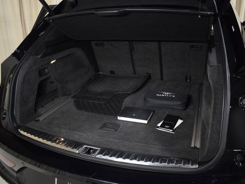 Certified 2024 Bentley Bentayga image 39