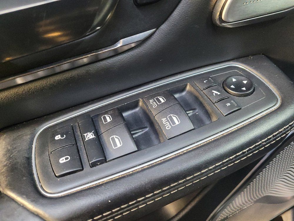 Used 2020 RAM 1500 Limited w/ Black Appearance Package AWD/4WD image 27