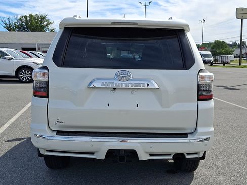 Used 2022 Toyota 4Runner Limited AWD/4WD image 5