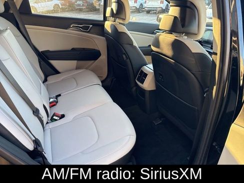 Used 2025 Kia Sportage EX image 6
