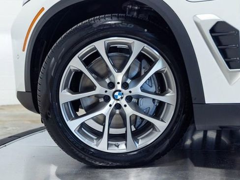 New 2026 BMW X5 xDrive50e image 28