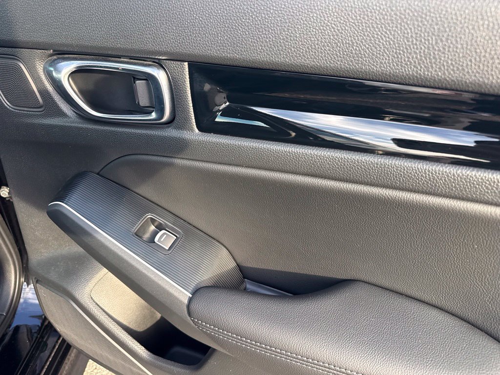 Used 2025 Honda Civic Sport image 40