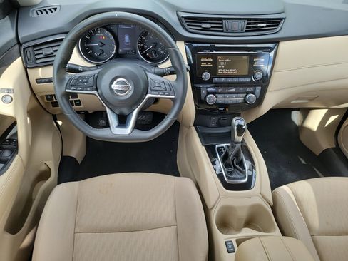Used 2017 Nissan Rogue SV FWD image 8