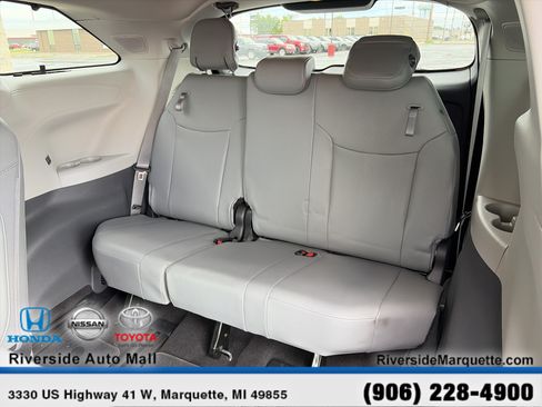 Used 2024 Toyota Sienna Limited AWD/4WD image 28