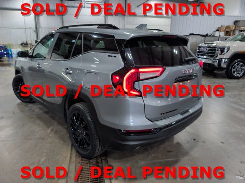 Used 2024 GMC Terrain SLE w/ Driver Convenience Package AWD/4WD image 4