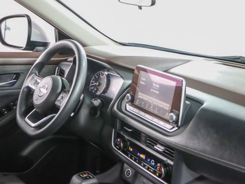 Used 2023 Nissan Rogue SV FWD image 25
