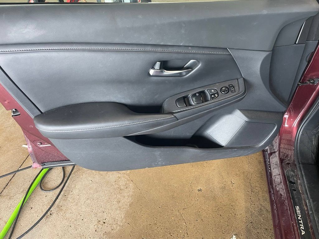 Certified 2020 Nissan Sentra SV FWD image 9