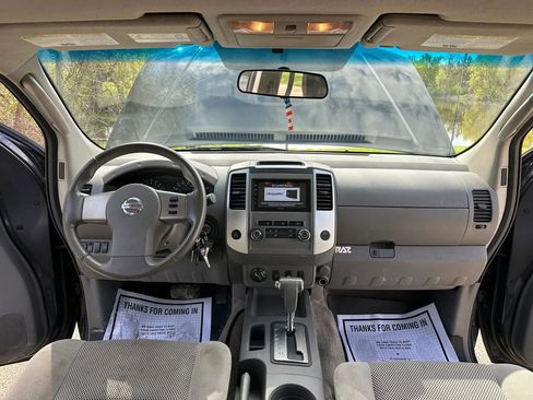 Used 2011 Nissan Frontier SV AWD/4WD image 14