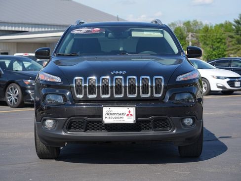 Used 2018 Jeep Cherokee Latitude w/ Safety Group AWD/4WD image 8
