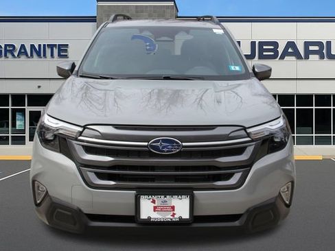 Used 2025 Subaru Forester Premium AWD/4WD image 5