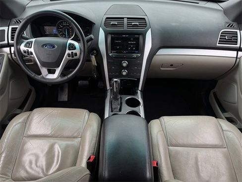 Used 2014 Ford Explorer XLT w/ Equipment Group 202A image 10