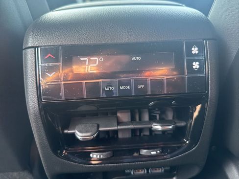 New 2025 Jeep Grand Cherokee L Laredo image 18