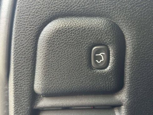 Used 2018 Jeep Grand Cherokee Overland AWD/4WD image 15