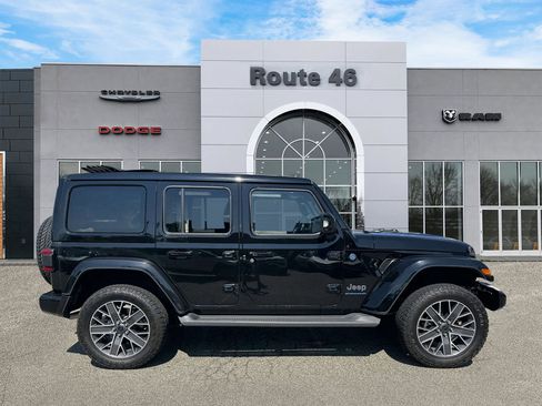 Used 2024 Jeep Wrangler High Altitude AWD/4WD image 6