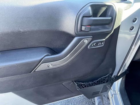 Used 2012 Jeep Wrangler Unlimited Sport image 15