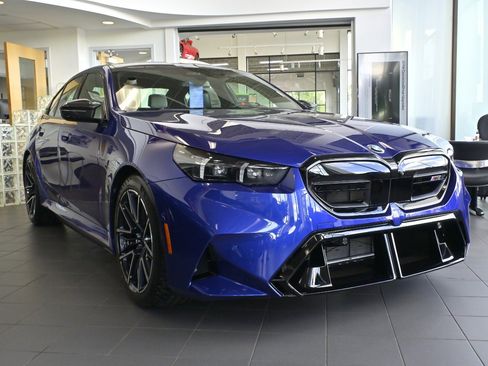 New 2026 BMW M5 w/ Carbon Package image 1